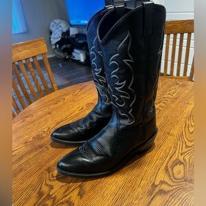 Size 12 black cowboy boots. Round toe.